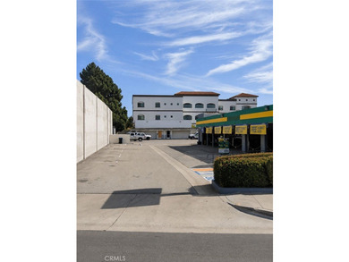 Rare opportunity to acquire a highly visible commercial property - photo 2