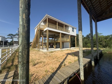 Beautiful canal-front home just minutes from downtown Bay St - photo 4