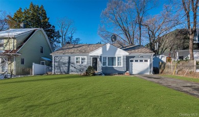 Welcome into, a spacious and versatile residence ideally located - photo 1