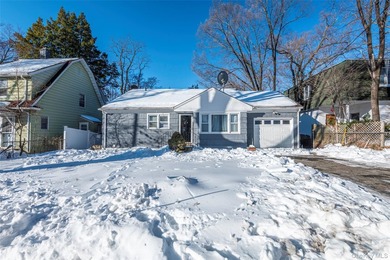 Welcome into, a spacious and versatile residence ideally located - photo 2