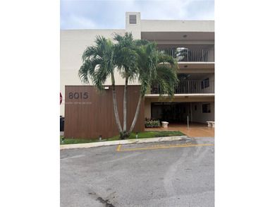 This is beautifully updated 2/2 condo which is a perfect blend