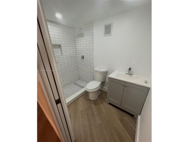 This is beautifully updated 2/2 condo which is a perfect blend