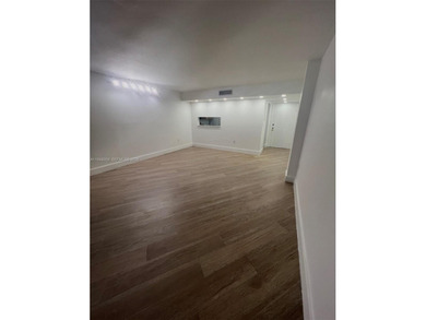 This is beautifully updated 2/2 condo which is a perfect blend