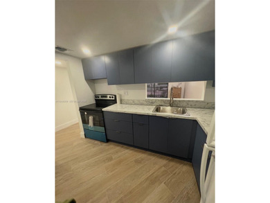 This is beautifully updated 2/2 condo which is a perfect blend