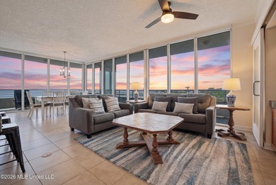 Spectacular front unit with floor to ceiling windows that allow - photo 3