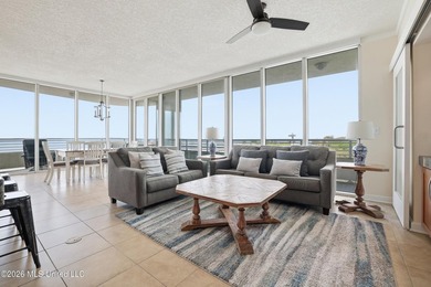 Spectacular front unit with floor to ceiling windows that allow - photo 5