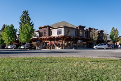 Hailey's ''Town Square'' featuring beautiful courtyard, lobby - photo 15