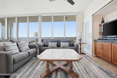 Spectacular front unit with floor to ceiling windows that allow - photo 6