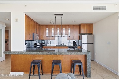 Spectacular front unit with floor to ceiling windows that allow - photo 10
