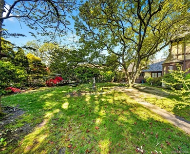 This extraordinary Tudor mansion sits on an expansive 112x100 - photo 24