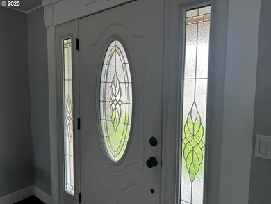 This gorgeous 3 bedroom 3 bath home has been transformed to a - photo 5