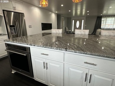 This gorgeous 3 bedroom 3 bath home has been transformed to a - photo 9