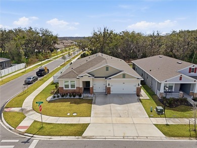 Welcome home this stunning, nearly-new showcase home built in - photo 4