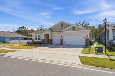 Welcome home this stunning, nearly-new showcase home built in - photo 5