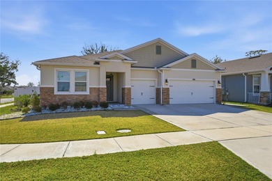 Welcome home this stunning, nearly-new showcase home built in - photo 6