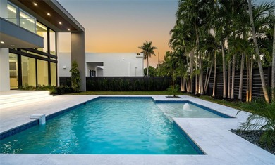 Architectural Modern Masterpiece in Victoria Park Landscaped - photo 2