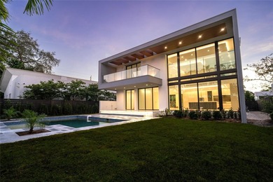 Architectural Modern Masterpiece in Victoria Park Landscaped - photo 3