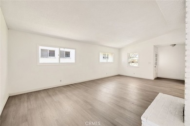 Welcome to this beautifully refreshed 4-bedroom, 2-bathroom - photo 14