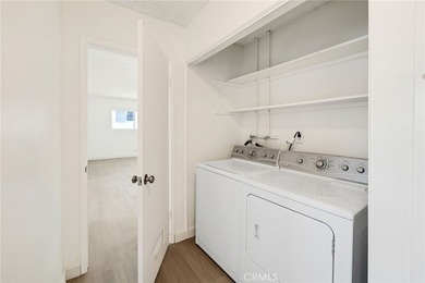 Welcome to this beautifully refreshed 4-bedroom, 2-bathroom - photo 16