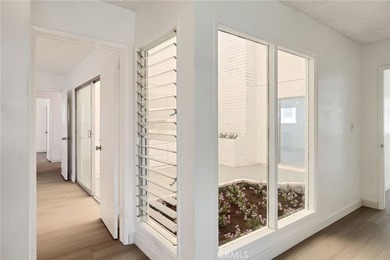 Welcome to this beautifully refreshed 4-bedroom, 2-bathroom - photo 19