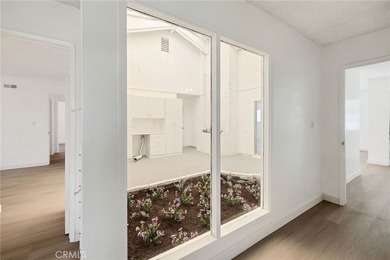 Welcome to this beautifully refreshed 4-bedroom, 2-bathroom - photo 21