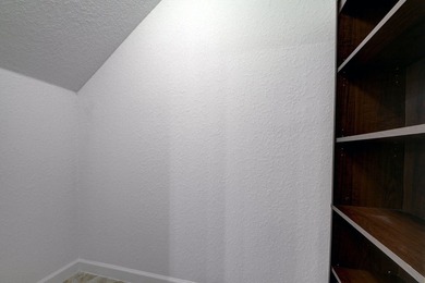 FURNISHED upscale lovely townhome located in a boutique gated - photo 30