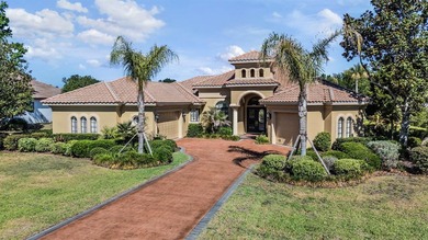 EXQUISITE and professionally decorated, this exceptional Arthur - photo 11