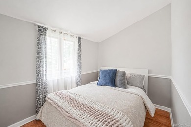 Welcome to 4 Cabin Lane, East Setauket, a well maintained 4 - photo 14