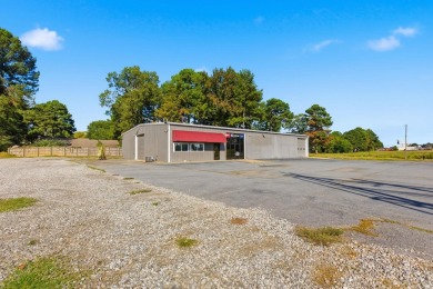 Located off I-57 at Exit 28 / Hwy 64, this 6,000 sq. ft