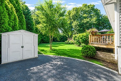 Welcome to 4 Cabin Lane, East Setauket, a well maintained 4 - photo 24