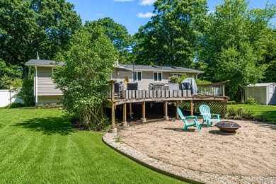 Welcome to 4 Cabin Lane, East Setauket, a well maintained 4 - photo 26