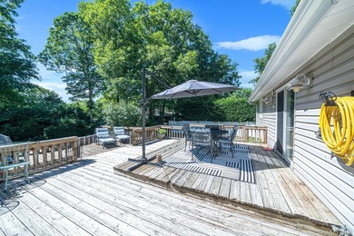 Welcome to 4 Cabin Lane, East Setauket, a well maintained 4 - photo 28