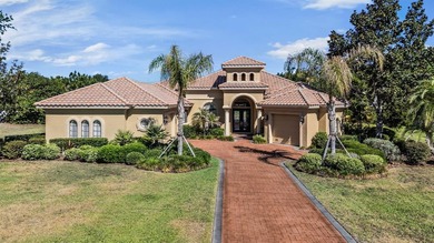 EXQUISITE and professionally decorated, this exceptional Arthur - photo 36