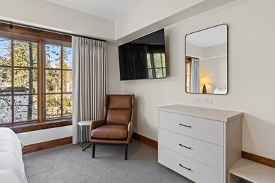 Completely remodeled condo in the Lodge at Osprey Meadows in - photo 3