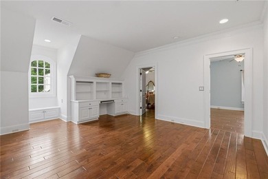 Welcome to The Crabapple Cottage, a dreamy craftsman estate - photo 44