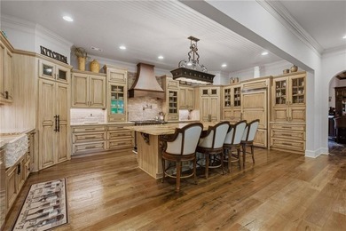 Welcome to The Crabapple Cottage, a dreamy craftsman estate - photo 47