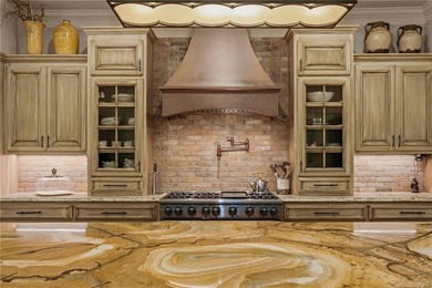 Welcome to The Crabapple Cottage, a dreamy craftsman estate - photo 48