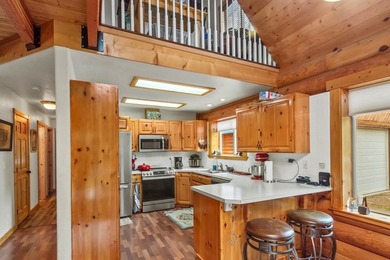 WELL MAINTAINED LOG HOME CLOSE TO LAKE! Two forested lots - photo 11