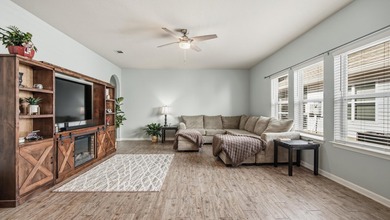 When location is everything! This 3-bed, 2-bath cottage nestled - photo 12