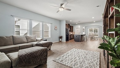 When location is everything! This 3-bed, 2-bath cottage nestled - photo 13