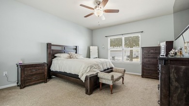 When location is everything! This 3-bed, 2-bath cottage nestled - photo 14