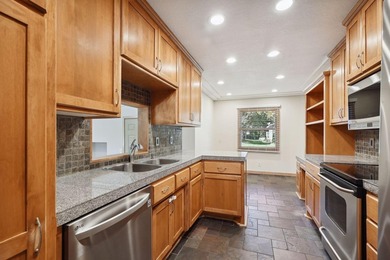 Beautiful 4 Bedroom, 3 Bathroom home located in the heart of - photo 15