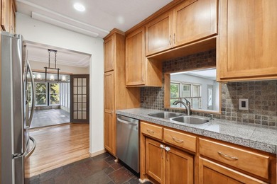 Beautiful 4 Bedroom, 3 Bathroom home located in the heart of - photo 17