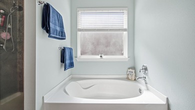 When location is everything! This 3-bed, 2-bath cottage nestled - photo 18
