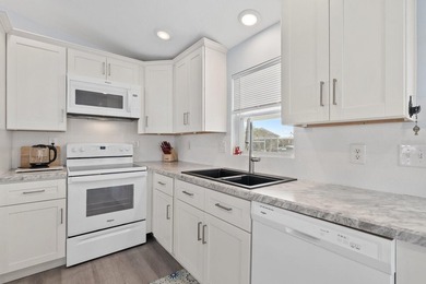 Welcome to Paradise!! Harbor Cove is a premier 55+ WATERFRONT - photo 8