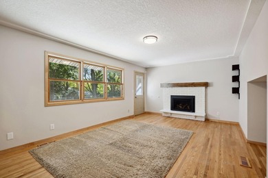 Beautiful 4 Bedroom, 3 Bathroom home located in the heart of - photo 21
