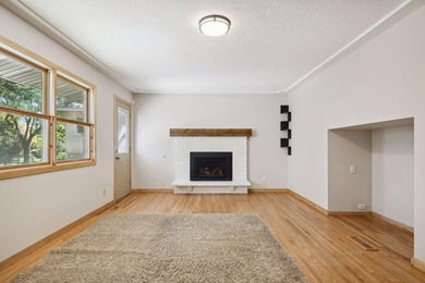 Beautiful 4 Bedroom, 3 Bathroom home located in the heart of - photo 22