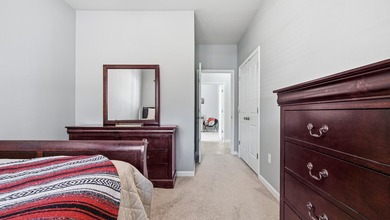 When location is everything! This 3-bed, 2-bath cottage nestled - photo 23