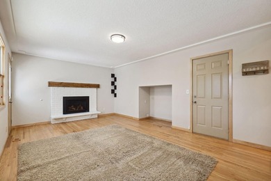Beautiful 4 Bedroom, 3 Bathroom home located in the heart of - photo 23