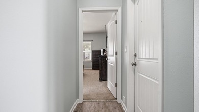 When location is everything! This 3-bed, 2-bath cottage nestled - photo 26